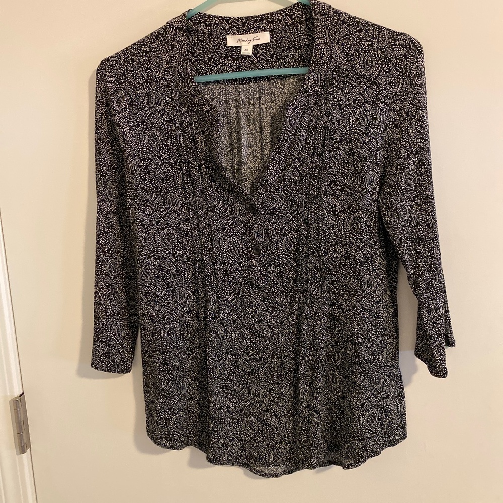 Monday fun Kearney Henley blouse extra small black